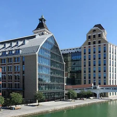 Renove, Proche Metro Et Canal Apartment