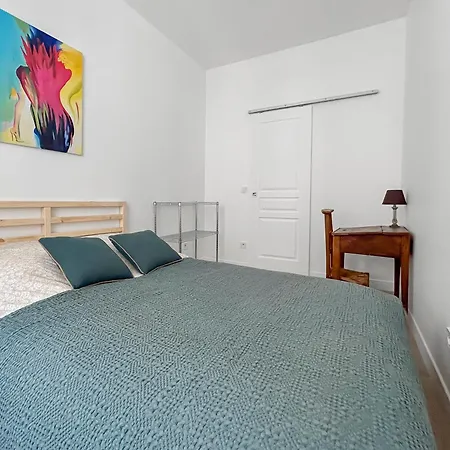 Renove, Proche Metro Et Canal Apartment *